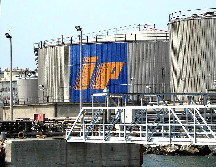 Carburanti, dopo Eni anche Ip fissa il tetto ai prezzi: scatta domani e potrebbe estendersi anche a Esso