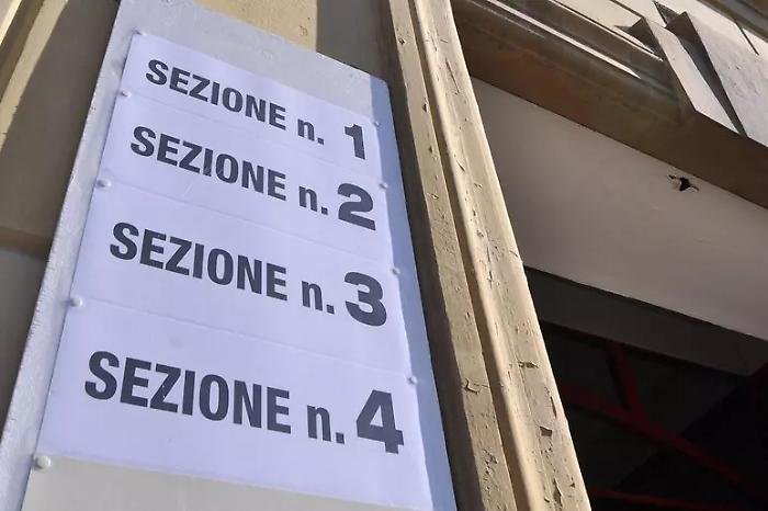 Urne aperte nel collegio Reggio Calabria-Locri: 345.788 elettori chiamati al voto