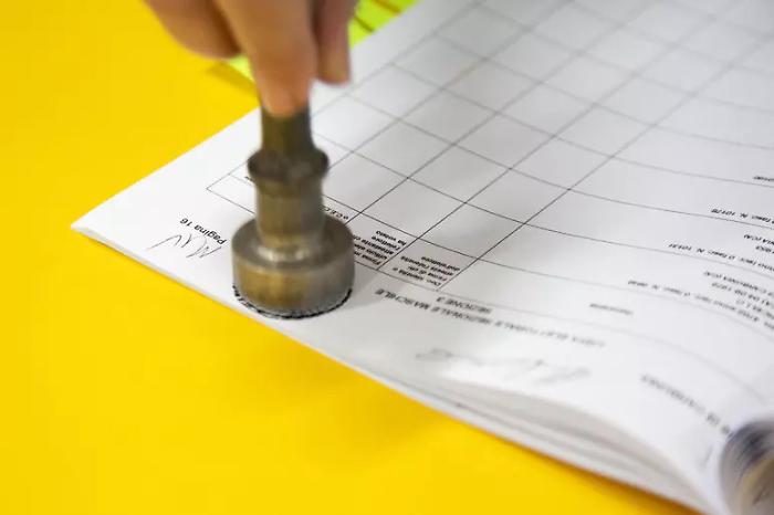 Crollo di affluenza a Reggio Calabria-Locri: alle 12 appena 3,43% contro l'11,87% di quattro anni fa