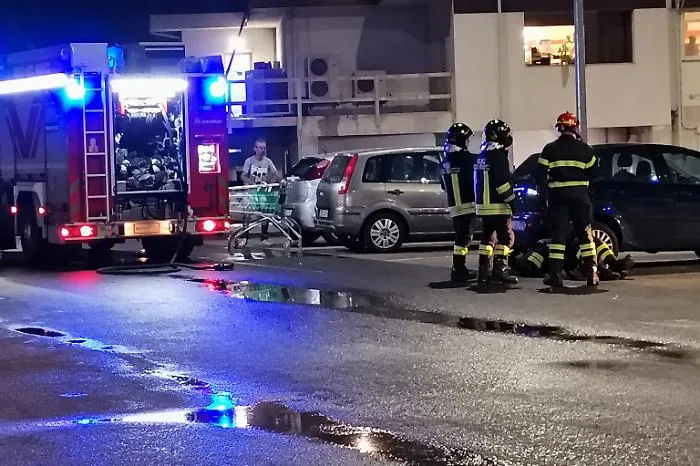 Modica, auto gpl perde gas in un parcheggio