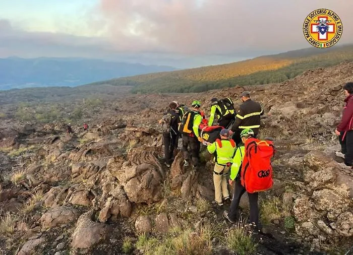 Escursionista 62enne soccorsa alla Grotta del Gelo: tecnici Etna nord e sud in azione