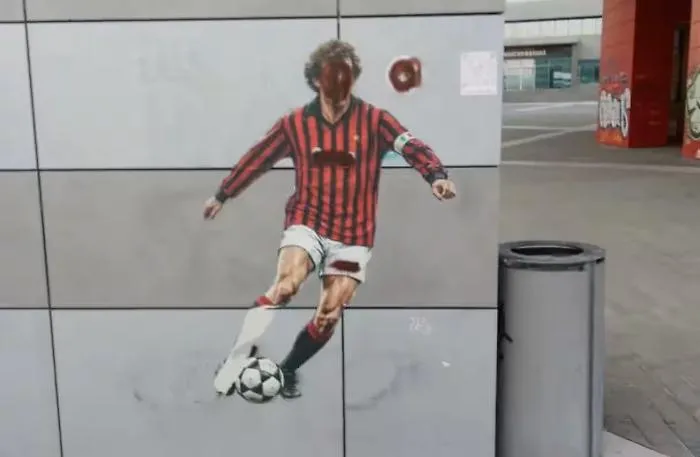 Sfregiato il murales di Franco Baresi a Casa Milan: cancellato con lo spray il volto del Capitano