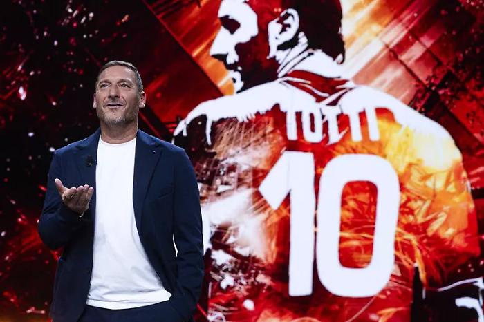 I leggendari 50 anni di Francesco Totti a Las Vegas: con Noemi e i figli festa in tuta da Dream Racing