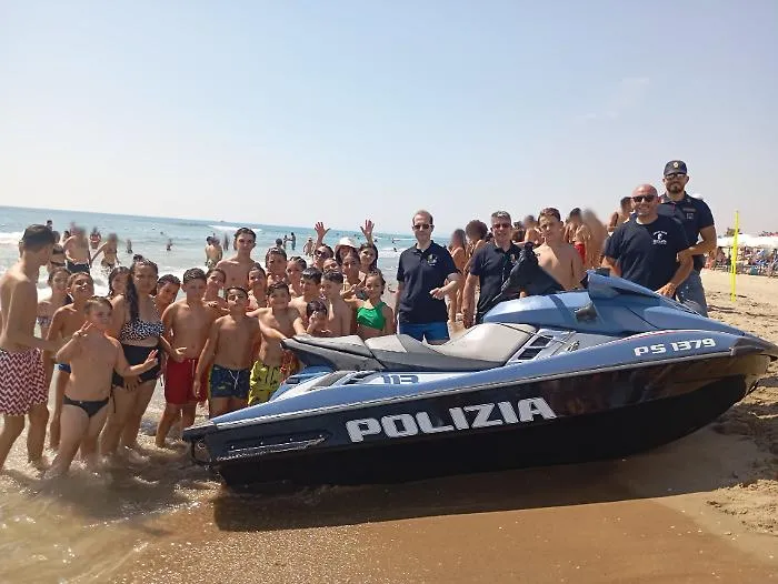 Catania, le volanti del mare della Polizia di Stato chiudono la stagione tra soccorsi, controlli e sorrisi
