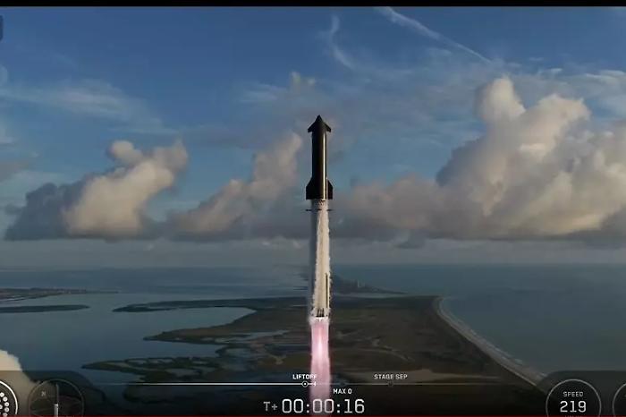 Starship verso l'orbita: primo test orbitale con veri satelliti Starlink