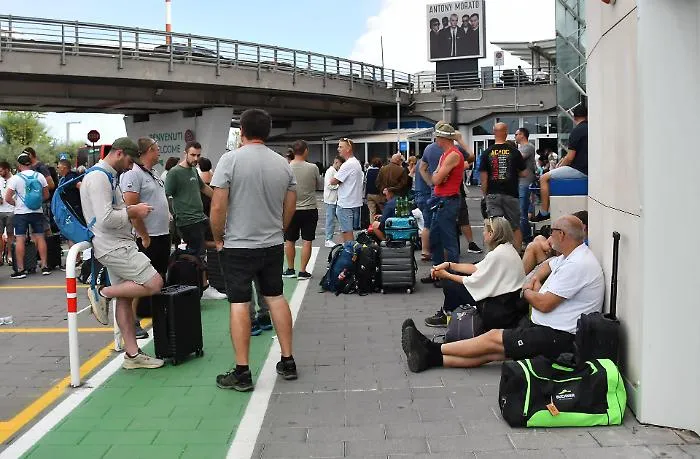 L'estate da incubo dell'aeroporto di Catania: stop ai voli per 20 giorni su 70. Promossi e bocciati tra le compagnie aeree