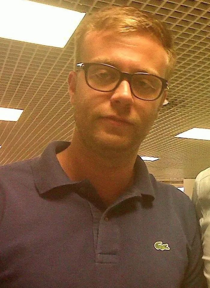 Morto il vicedirettore di Libero Andrea Tempestini, 40 anni: corpo trovato in cantina a Milano