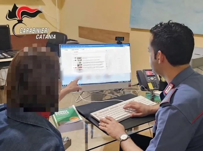 Minaccia di dare fuoco ad un amico della moglie per l'invio di alcune foto: 45enne denunciato