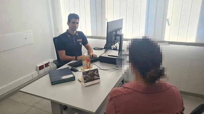 Adrano, 31enne accusato di minacce e stalking: avrebbe mostrato una pistola all'ex