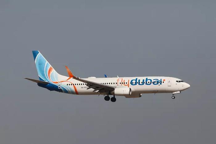 Volo da incubo per 150 passeggeri di FlyDubai: la lite fra i piloti, il sangue in cabina, l'atterraggio d'emergenza e il sospetto di suicidio