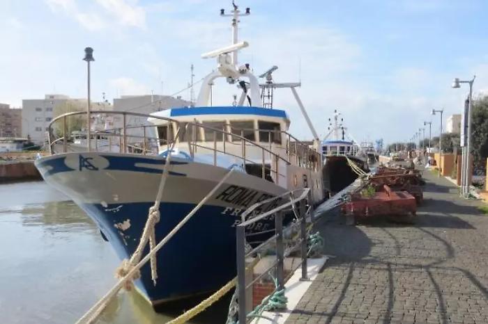 Tetto Eni non vale nei porti: pesca in ginocchio per il caro gasolio con aumenti fino al 200%