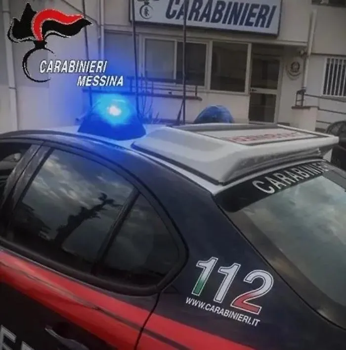 Giardini Naxos, tenta di incendiare casa e aggredisce i carabinieri: arrestato 27enne