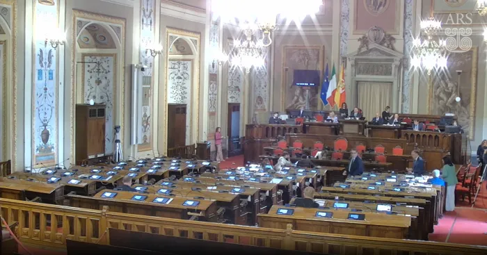 Ex province: l'Assemblea regionale siciliana dice &laquo;s&igrave;&raquo; agli stipendi d&rsquo;oro