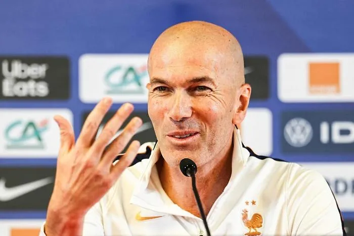 Zidane non si fida e sprona la Francia.: &laquo; L'Italia ha sempre squadre che, in un partita, possono fare sempre cose incredibili&raquo;