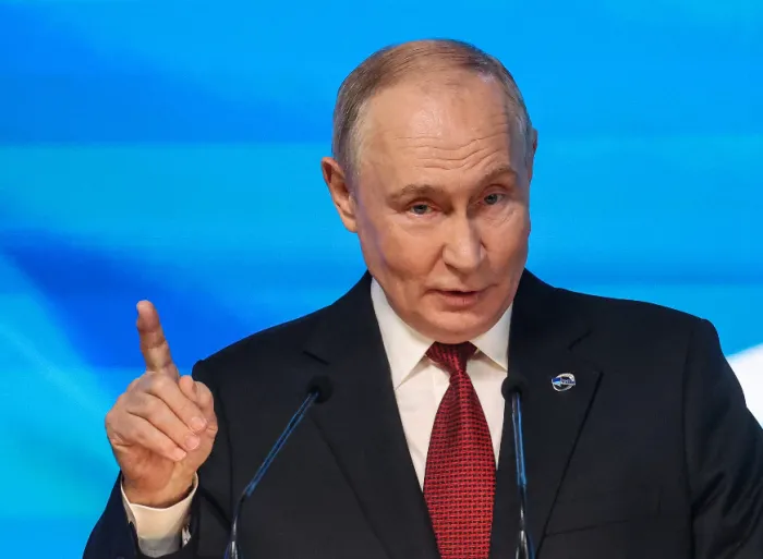 Putin ora agita l'arma nucleare al Valdai Club: &laquo;Pronti a tutto per difendere Kaliningrad&raquo;