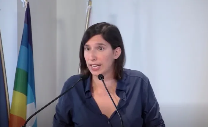 Unanimit&agrave; senza i riformisti:  approvata la relazione di Schlein che chiede peso nella guida del Campo largo