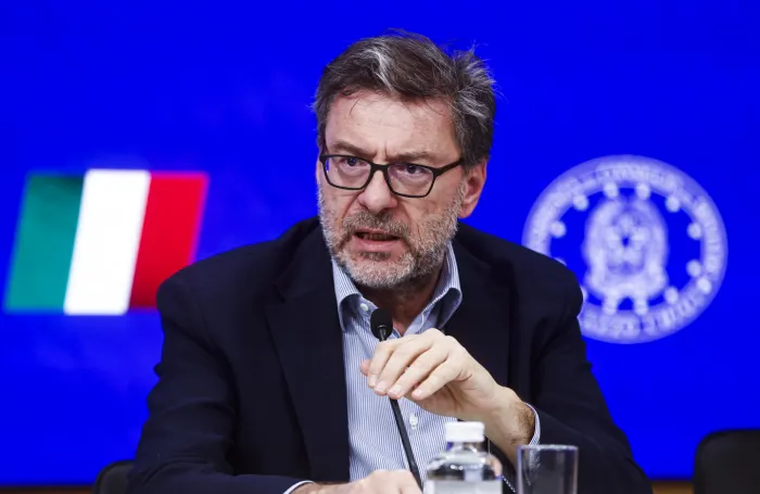 Manovra 2027, via libera al Dpfp: Pil all&rsquo;1% e deficit in risalita, ora il confronto sulle coperture