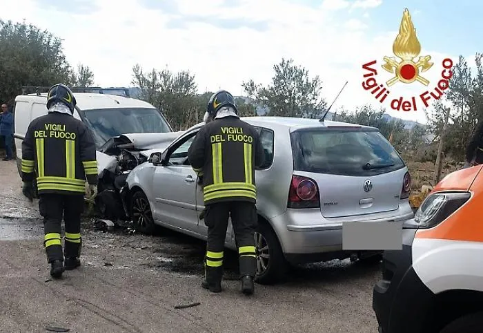 Nicosia, frontale sulla SP 18: tre feriti, una persona trasferita in elisoccorso
