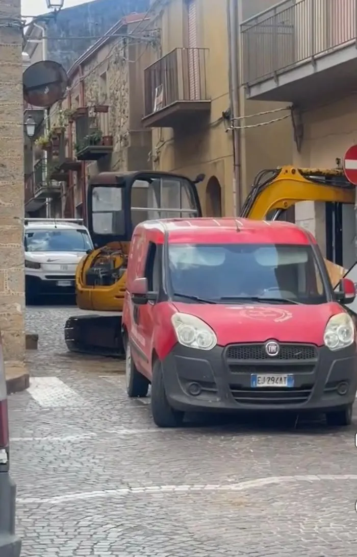 Colpo fallito al bancomat di piazza Cordova: arrivano i carabinieri e i ladri fuggono