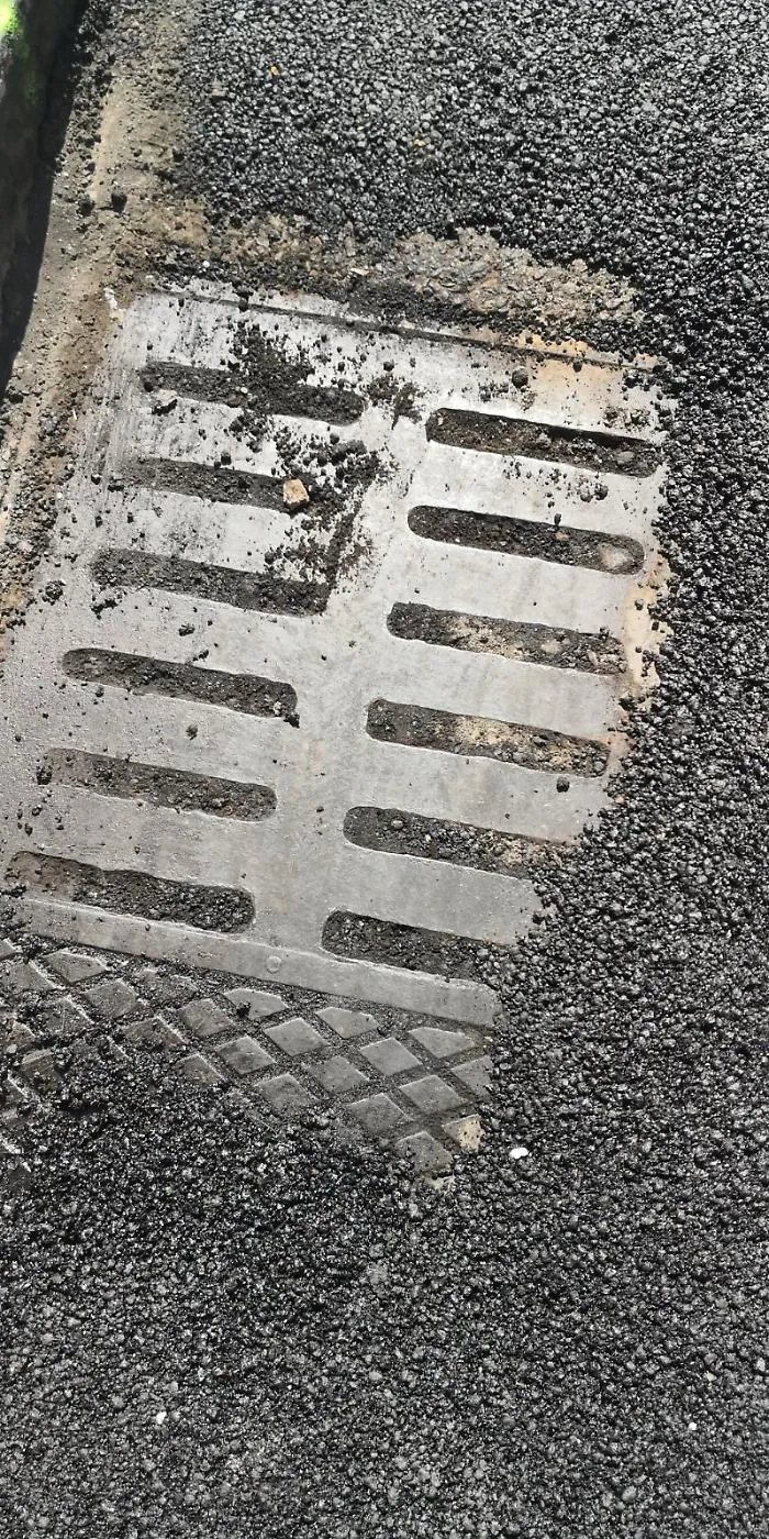 Via Padova a Catania: asfalto sopra asfalto e tombini ricoperti, chi controlla?