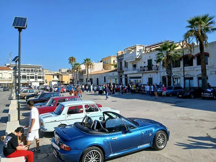 Raduno di auto storiche a Scoglitti