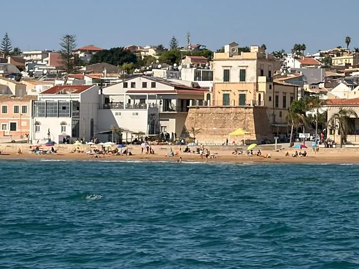 San Francesco al mare, spiagge piene a Marina di Ragusa