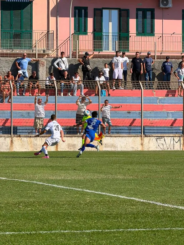Gol, rosso e miracoli: il Milazzo torna a respirare, l'assedio finale non basta al Siracusa
