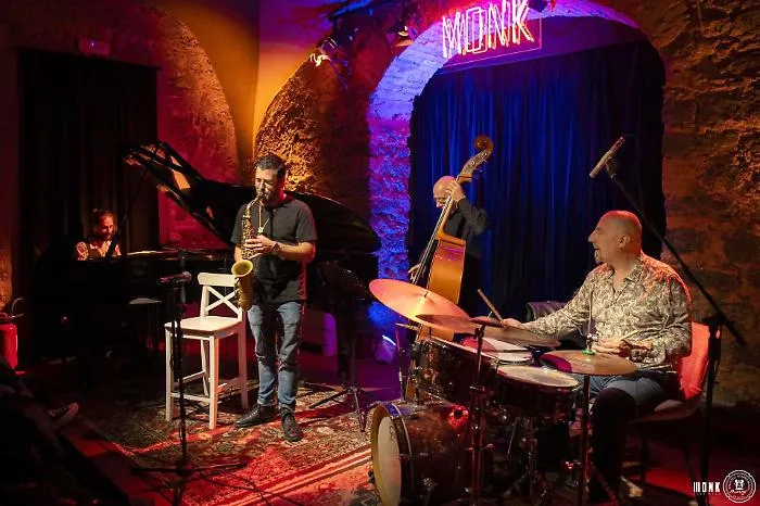 Monk Jazz Club celebra 10 Years Together: Francesco Cafiso apre "Blue Island Echoes"