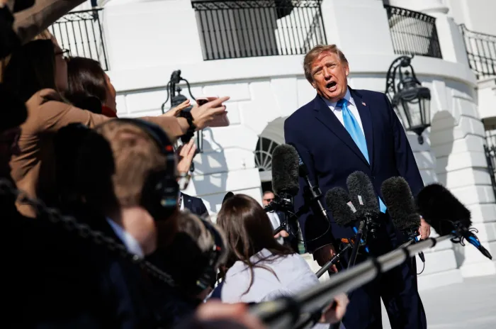 Trump, in campagna elettorale, attacca Parigi: &laquo;Proteste colpa di islam e immigrati&raquo; 