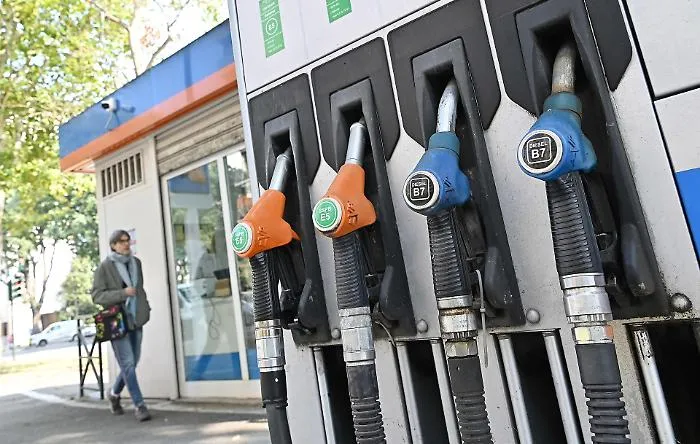 Perch&eacute; il diesel costa pi&ugrave; della benzina: tutto quello che "forma" il prezzo ai distributori