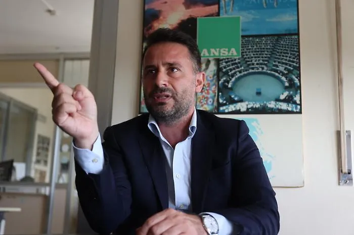Caos alla Regione Siciliana, Schifani sotto assedio. Di Paola (M5S): &laquo;Il re &egrave; nudo, Minardo venga in piazza a chiedere le dimissioni&raquo;