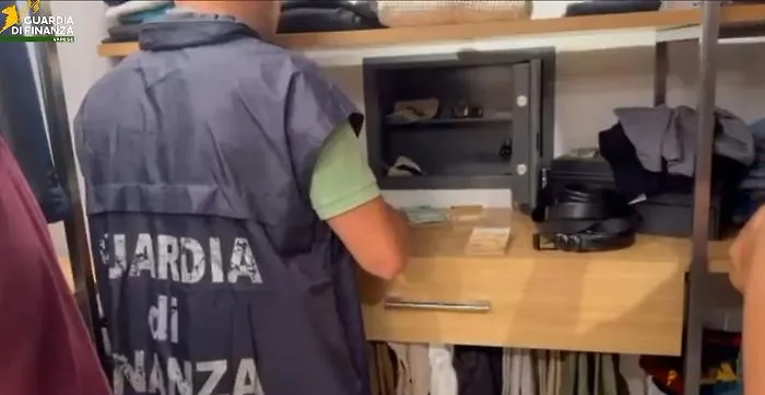 Maxi frode fiscale all'Unione Europea, arresti e un sequestro da undici milioni: 93 societ&agrave; coinvolte nel "carosello"