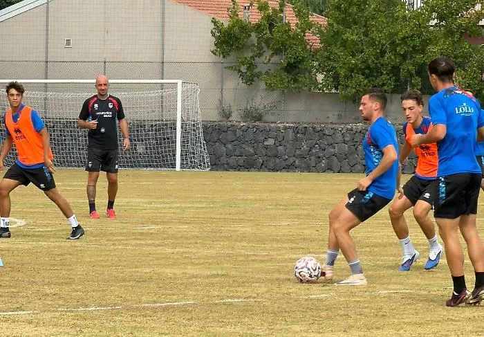 Torre del Grifo aperto alla stampa: Catania prova il 3-4-2-1 in vista di Altamura