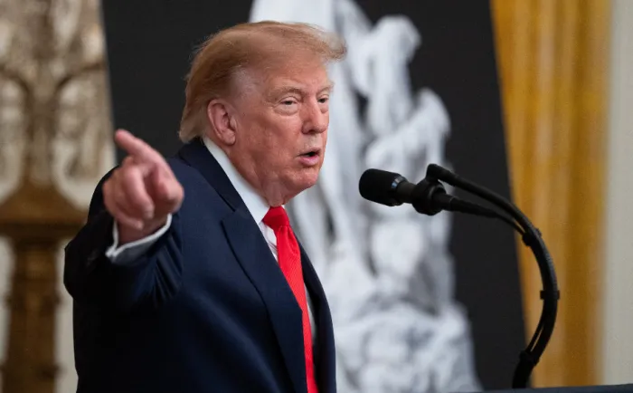 Trump compra diesel da Putin: rotto il fronte con l'Occidente 
