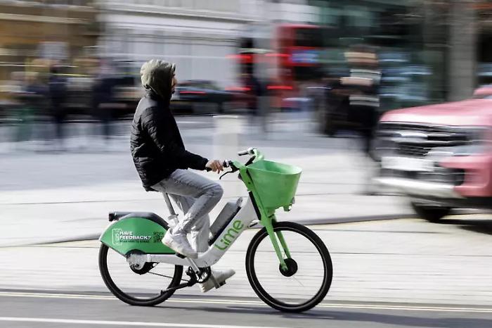 Dopo i monopattini arriva la stretta sulle e-bike: bici-velox e multe fino a 15.000 euro