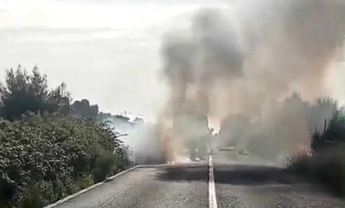 Ragusa, auto in fiamme lungo la strada dei Cento Pozzi