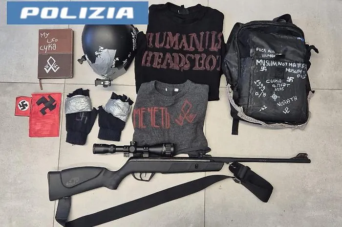 Catania, le scritte in cirillico e le allusioni a stragi scolastiche e terrorismo sui social: perquisito e denunciato un 14enne 