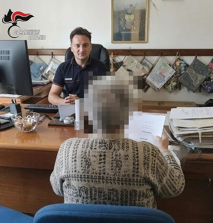 Chiede soldi e minaccia di fare del male alla madre: arrestato figlio violento a Giarre