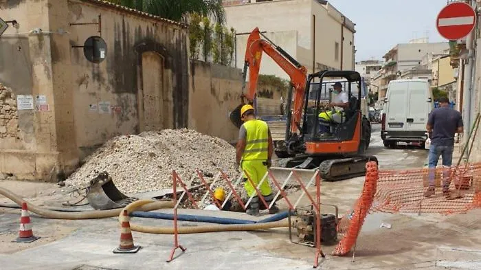Siracusa, emergenza acqua senza fine: rete colabrodo e guasti continui