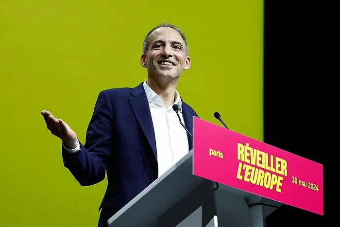 Primarie in Francia, Glucksmann stacca tutti al primo turno: la socialdemocrazia sceglie il suo candidato per l'Eliseo
