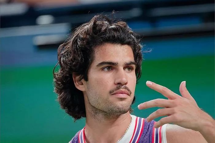 Clamoroso a Shanghai: Alcaraz crolla con Bergs e regala a Zverev il numero 1 del mondo
