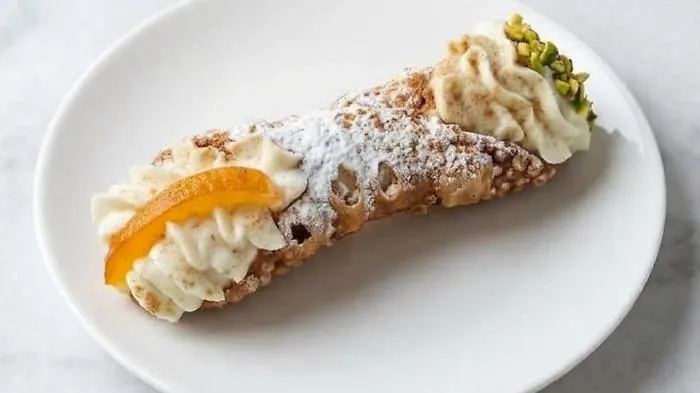 Nicosia, il cannolo vince sulla pioggia: premi alle pasticcerie Giulio e Scarfia