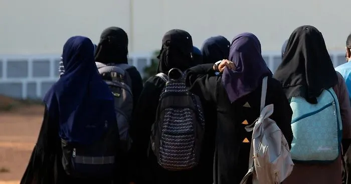 Azerbaigian, restrizioni all&rsquo;hijab nelle scuole: proteste e tensioni con la Turchia