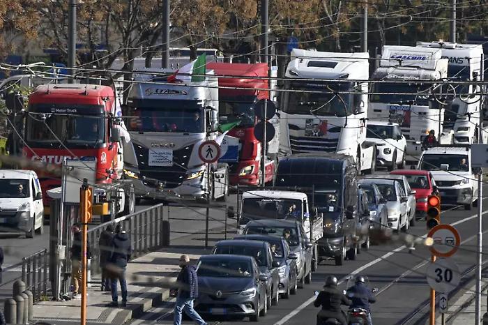 Dall'et&agrave; per autisti di tir e autobus alla diminuzione delle multe: cosa prevede il  nuovo codice della strada