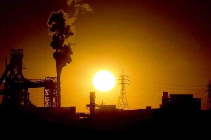 Decreto Ilva: via libera al piano di reindustrializzazione, riscaldo degli impianti e incentivi alle assunzioni