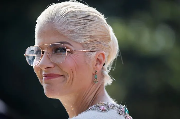 Selma Blair arrestata dopo il volo per New York: le accuse, i soccorsi e la versione della difesa