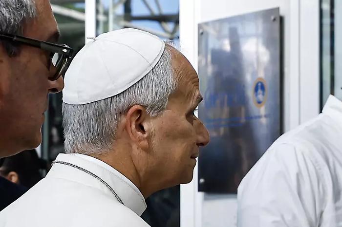 Intervento in corso al Policlinico Gemelli per il Papa: l'operazione per l'asportazione di un nodulo polmonare