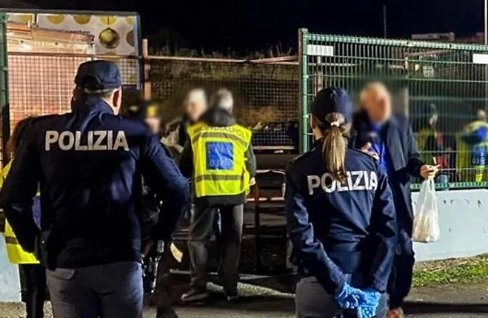 Fumogeni nascosti per entrare allo stadio: Daspo di un anno per due tifosi catanesi