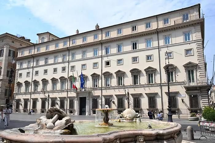 Da Irpef a pensioni, da giovani a casa: cosa c'&egrave; nella manovra del governo Meloni
