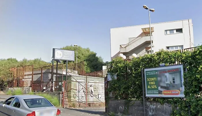 Istituto Marconi, gli studenti "sconfinano" e la preside li chiude in classe. &laquo;Lucchetto in palestra&raquo;, ma lei smentisce